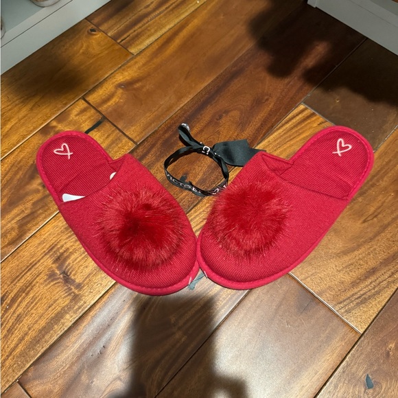 NWT VS SLIPPERS SZ L - Picture 1 of 2